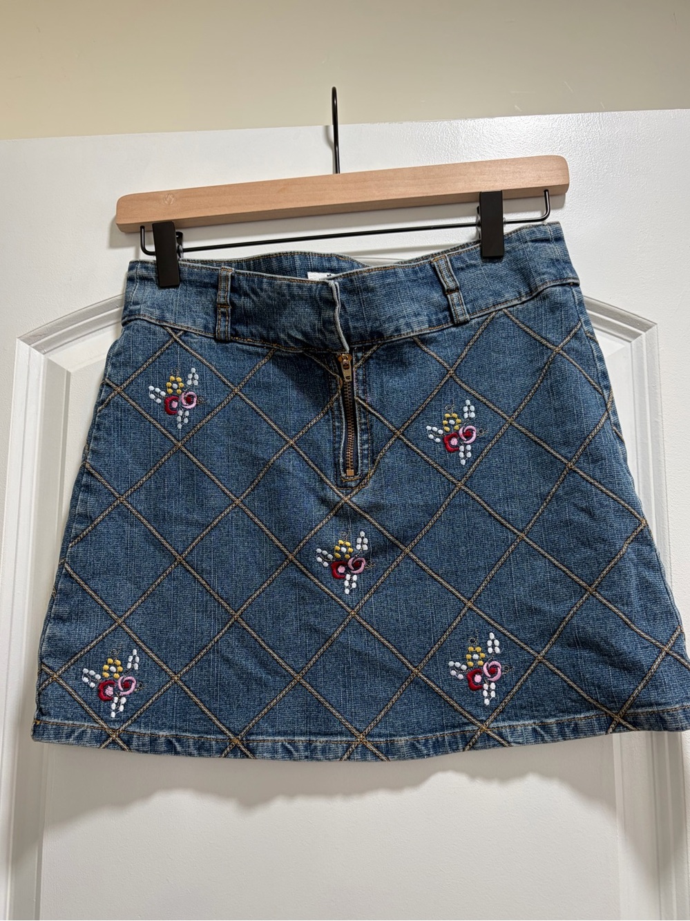 Vintage Alfredo Venini Y2K Embroidered Denim Mini Skirt - Size 3